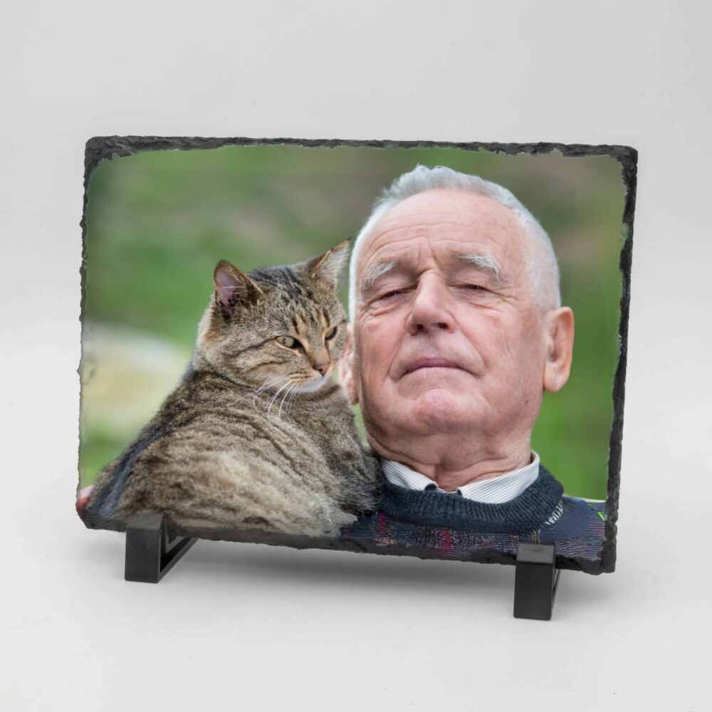 Gedenktegel rechthoek liggend man met kat