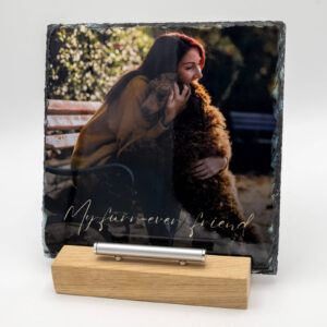 Gedenktegel hond furry friend houten houder met tegel en ashouder
