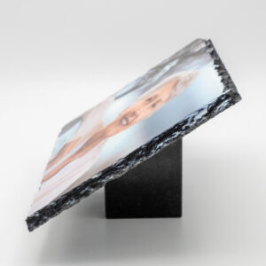 Gedenktegel 20x15 op natuursteen houder zijkant