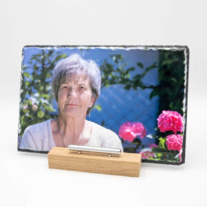 Gedenktegel 30x20 houten houder met tegel en ashouder