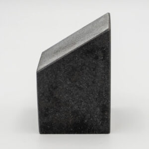 Natuursteen houder gedenktegel zijkant