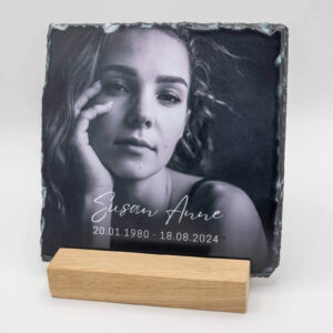 Gedenktegel houten houder met 20x20 tegel