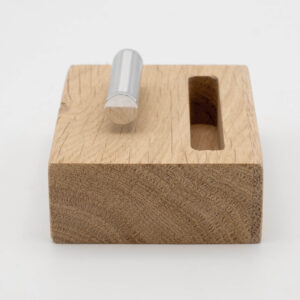 Houten houder gedenktegel asbuis zijkant